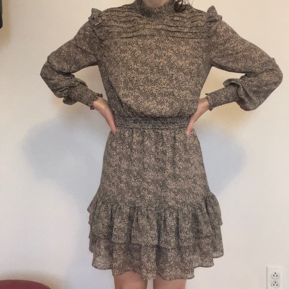 Feminine dress - Picture 6 of 12